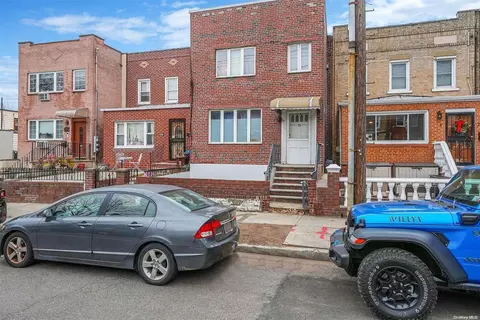 22-66 Crescent St, New York, NY 11105