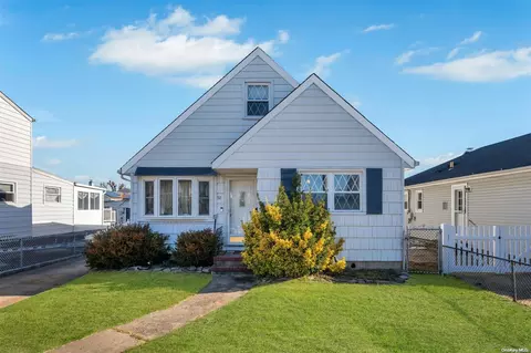 52 Coolidge Ave, Babylon, NY 11701