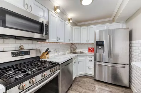 279 Lake Pointe Cir #279, Middle Island, NY 11953
