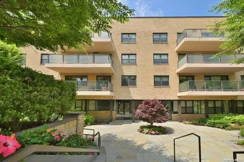 22 Park Pl #2B, North Hempstead, NY 11021