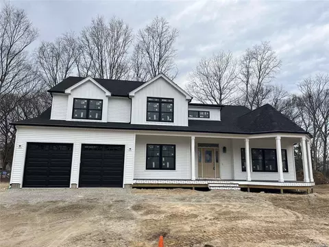 7 Marchant Dr N, Saint James, NY 11780