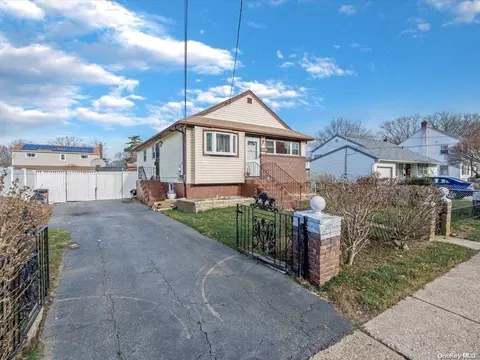 67 Underhill Ave, Roosevelt, NY 11575