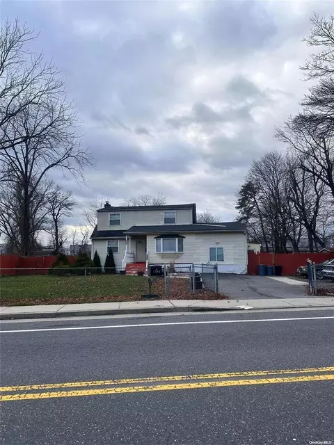 1502 Little East Neck Rd, West Babylon, NY 11704