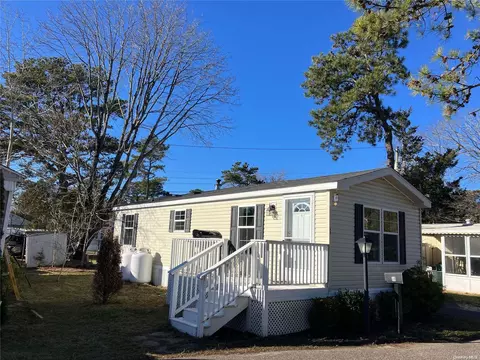525 A9 Riverleigh, Riverhead, NY 11901