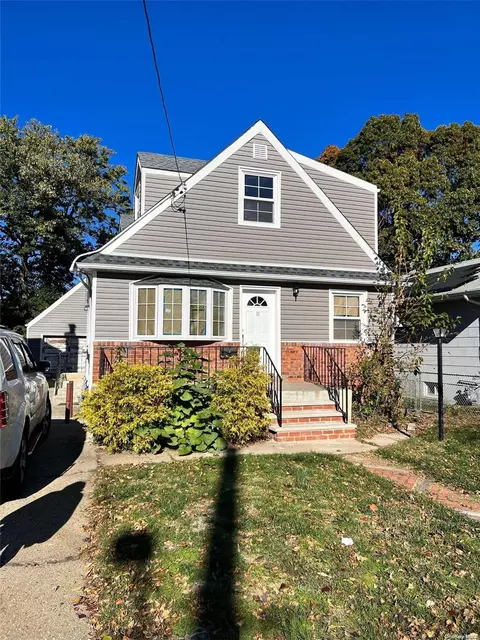 11 Jefferson Ave, Valley Stream, NY 11580
