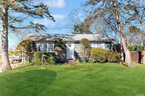 7 Locust St N, Lake Grove, NY 11755