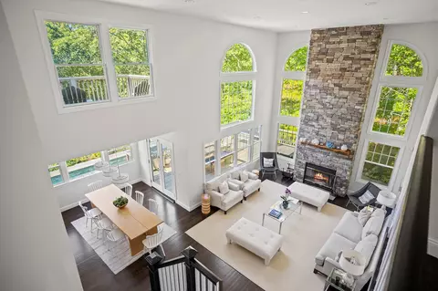 6 Ocean View Pkwy, Southampton, NY 11968