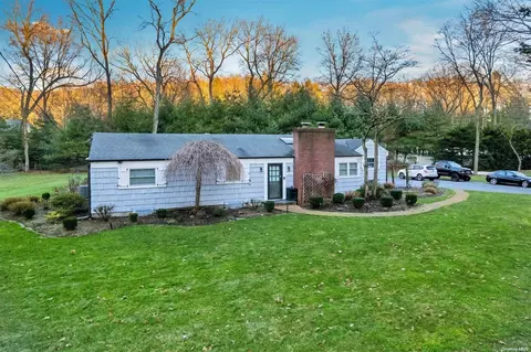 2010 Midlane Rd S, Syosset, NY 11791