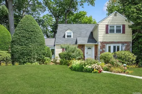 13 Revere Rd, North Hempstead, NY 11577