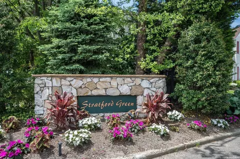 35 Stratford Grn #35, Farmingdale, NY 11735