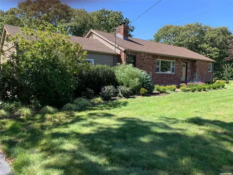 88 Lynn Ave, Hampton Bays, NY 11946