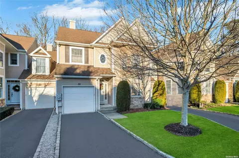 38 Eagle Cir #38, Bohemia, NY 11716