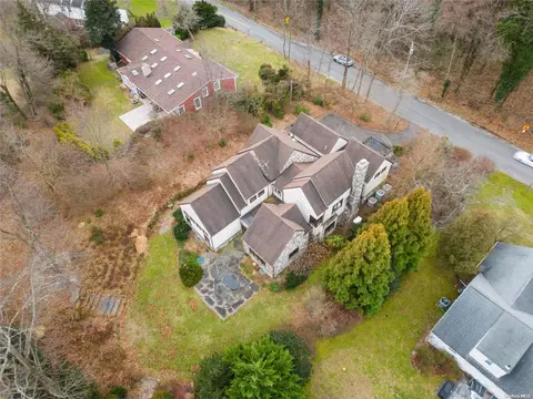 91 Beach Rd, North Hempstead, NY 11023