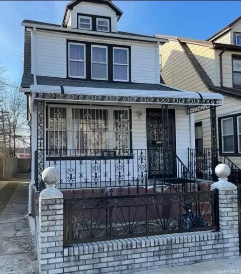 110-22 207th St, New York, NY 11429