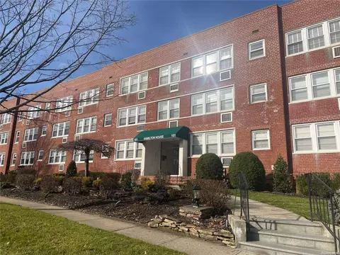 101 Second St #B11, Garden City, NY 11530