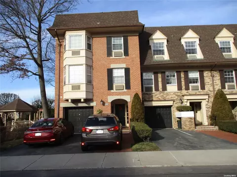 207-01 Estates Dr #146 U, Bayside, NY 11360