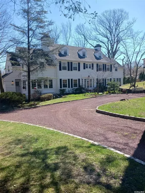 91 Station Rd, North Hempstead, NY 11023