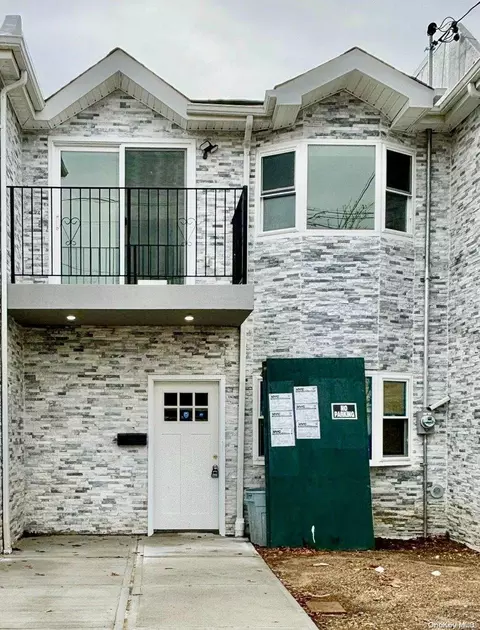 99-12 218 St, New York, NY 11429
