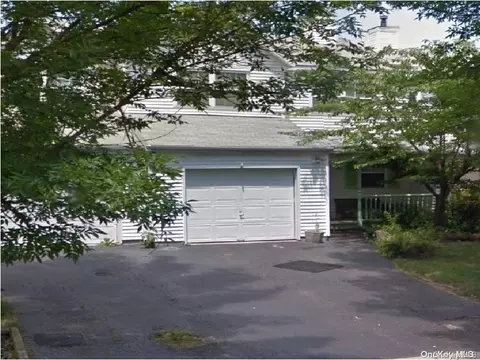 26 Beech St #1, Central Islip, NY 11722