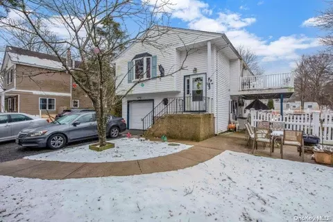 83 Revilo Ave, Shirley, NY 11967
