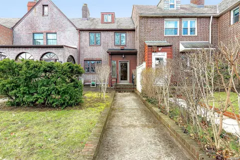 69-28 Fleet St, New York, NY 11375