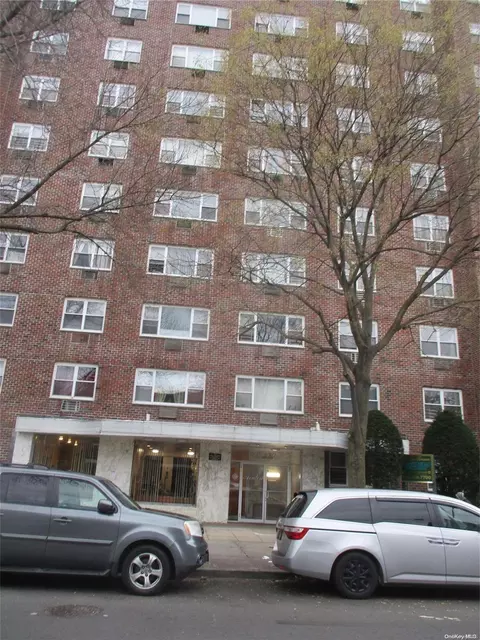 89-00 170th #8N, Jamaica, NY 11432