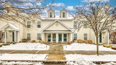 106 Brattle Cir #106, Melville, NY 11747