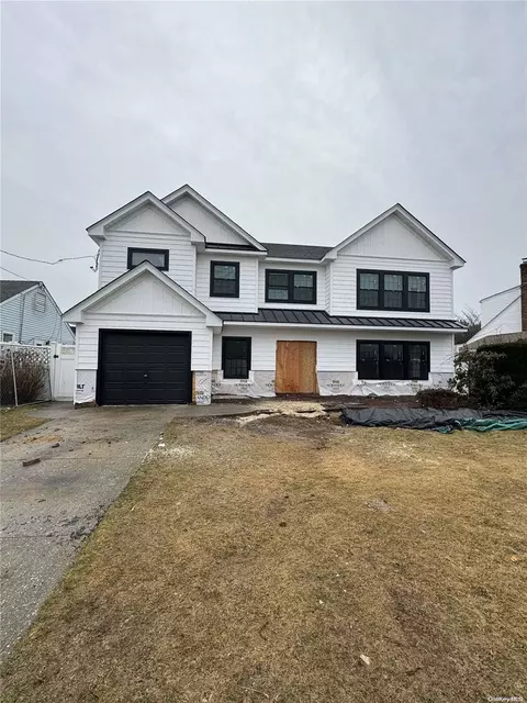 496 Kent Ct, Oceanside, NY 11572