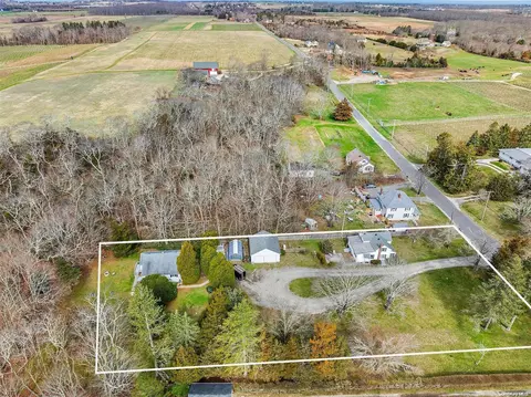 875 Alvahs Ln, Cutchogue, NY 11935