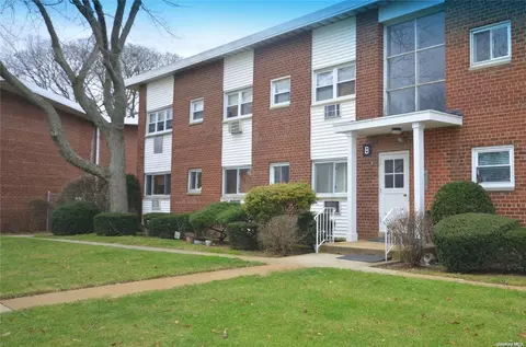 125 Hempstead Grdns Dr #B1A, West Hempstead, NY 11552
