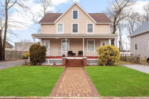 13 Maple Ave, Port Jefferson Station, NY 11776