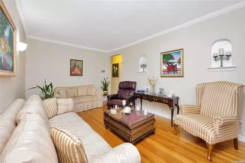 61-24 157th St, New York, NY 11367