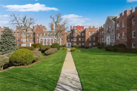 102 S S Vlg #2A, Hempstead, NY 11570