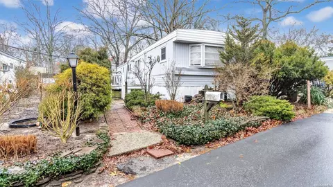 620 Montauk Hwy #6, Westhampton Beach, NY 11978