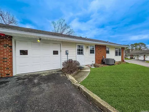 173 Ventry Ct #A, Ridge, NY 11961