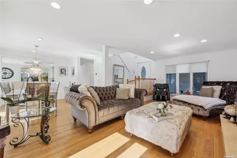 72 Shinbone Ln, Commack, NY 11725