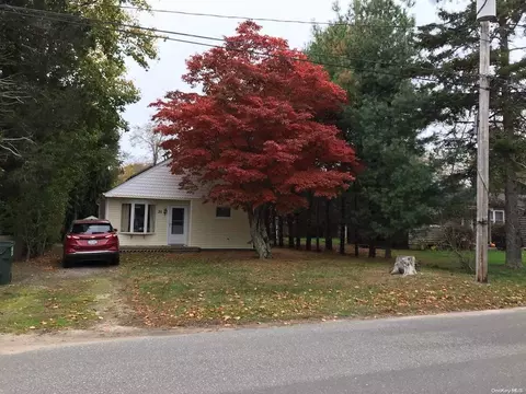 35 Bay Ave, Southampton, NY 11968