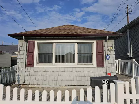 30 Walnut Rd, Inwood, NY 11096