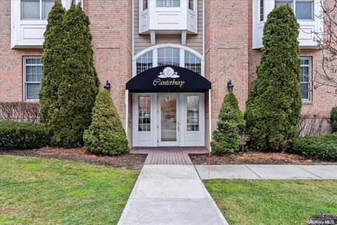 410 Pacing Way #410, North Hempstead, NY 11590
