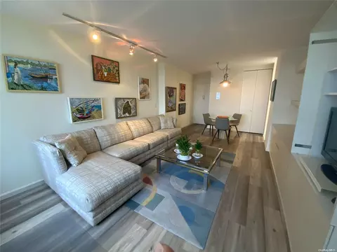 26910 Grand Central Pkwy #9U, New York, NY 11005