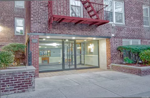 33-25 90 St #5A, Jackson Heights, NY 11372
