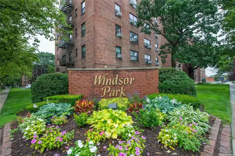 73-62 Bell Blvd #3L, Oakland Gardens, NY 11364