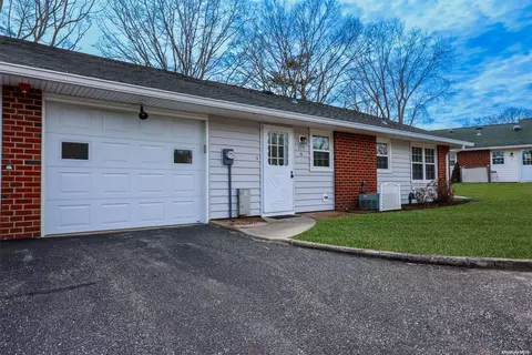 177 Ventry Ct #A, Ridge, NY 11961