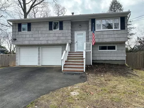 10 Kreamer St, Bellport, NY 11713