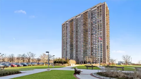 27110 Grand Central Pkwy #16W, New York, NY 11005