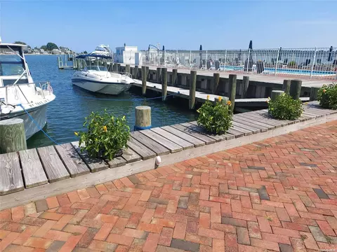 10 Stirling #10, Greenport, NY 11944