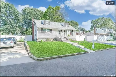 228 Lake Dr, Copiague, NY 11726