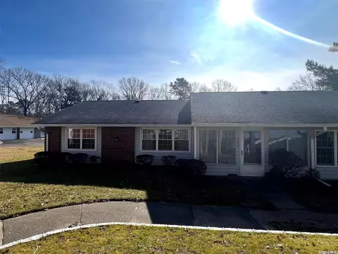 28 Trent Ct # A, Ridge, NY 11961