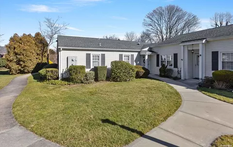 76 Harbor #76, Amityville, NY 11701