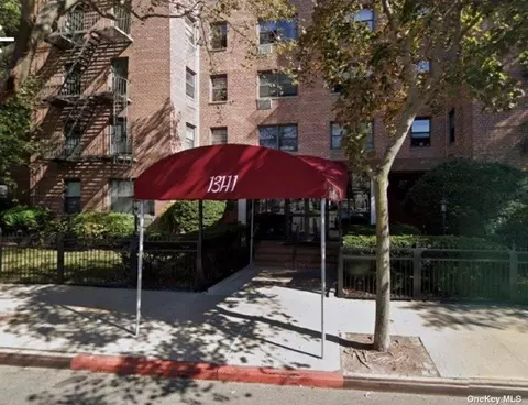 131-11 Kew Gardens Rd #2E, New York, NY 11418